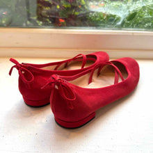 Load image into Gallery viewer, Stuart Weitzman Size 8 Red Flats Pre-Owned Shoes- Ladies

