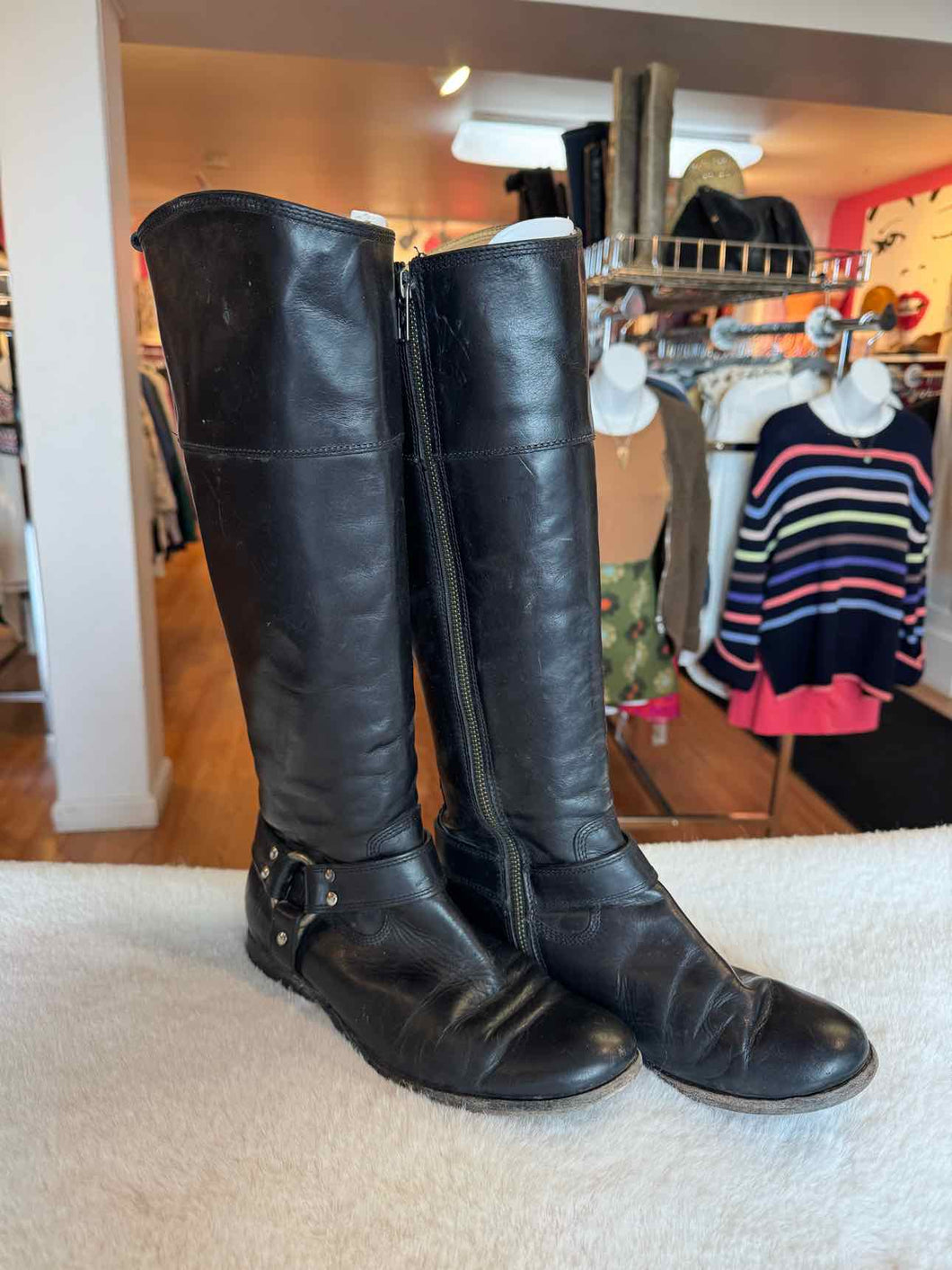 Frye Size 6.5 Black Pre-Owned Boots- Ladies