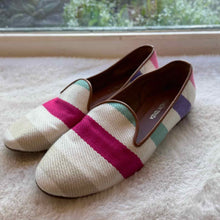 Load image into Gallery viewer, Size 8 Stripe Flats Pre-Owned Shoes- Ladies

