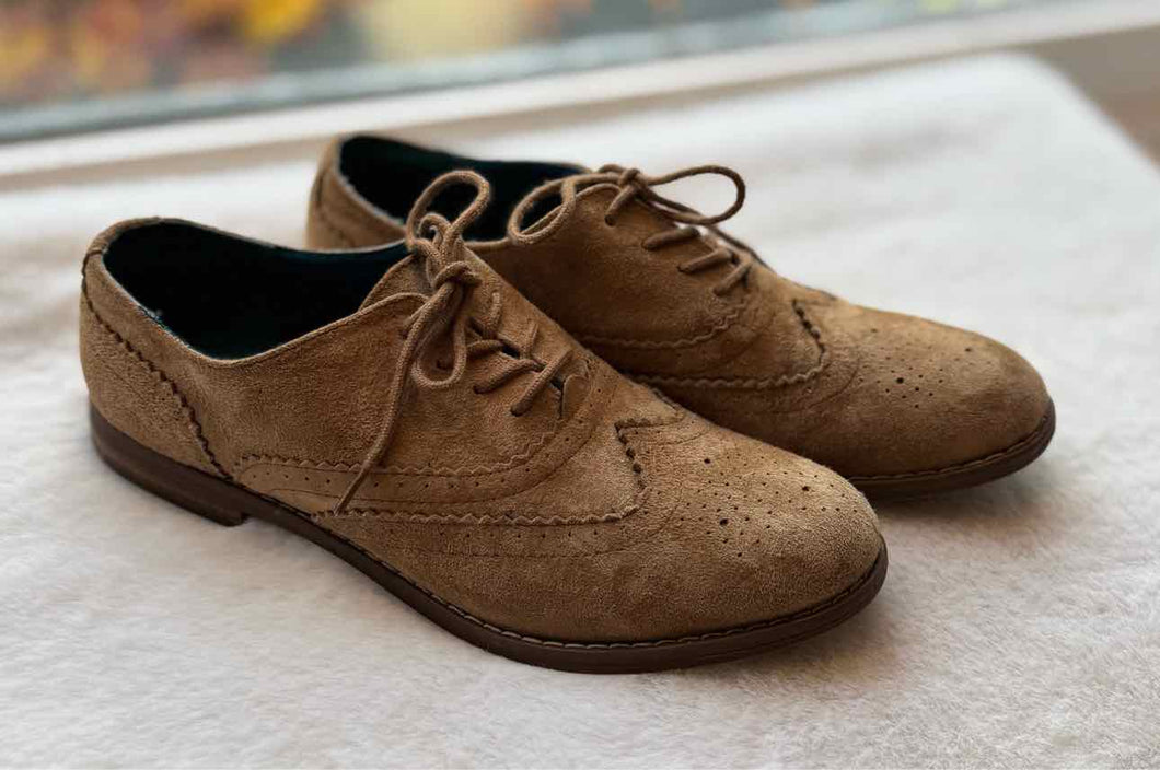 Cynthia Rowley Size 7.5 Tan Loafer Pre-Owned Shoes- Ladies