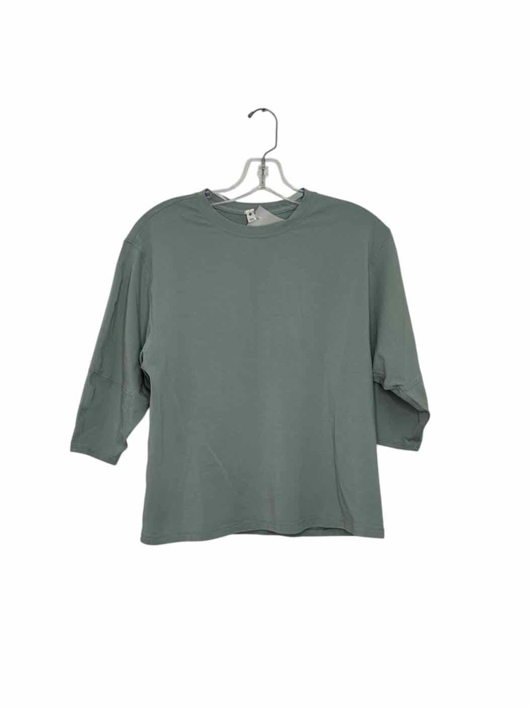 Lululemon Size 2 Mint Pre-Owned Top- Ladies