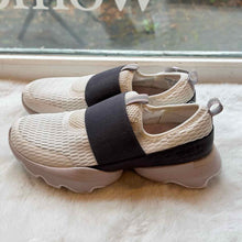 Load image into Gallery viewer, Sorel Size 8.5 White Sneaker Pre-Owned Shoes- Ladies
