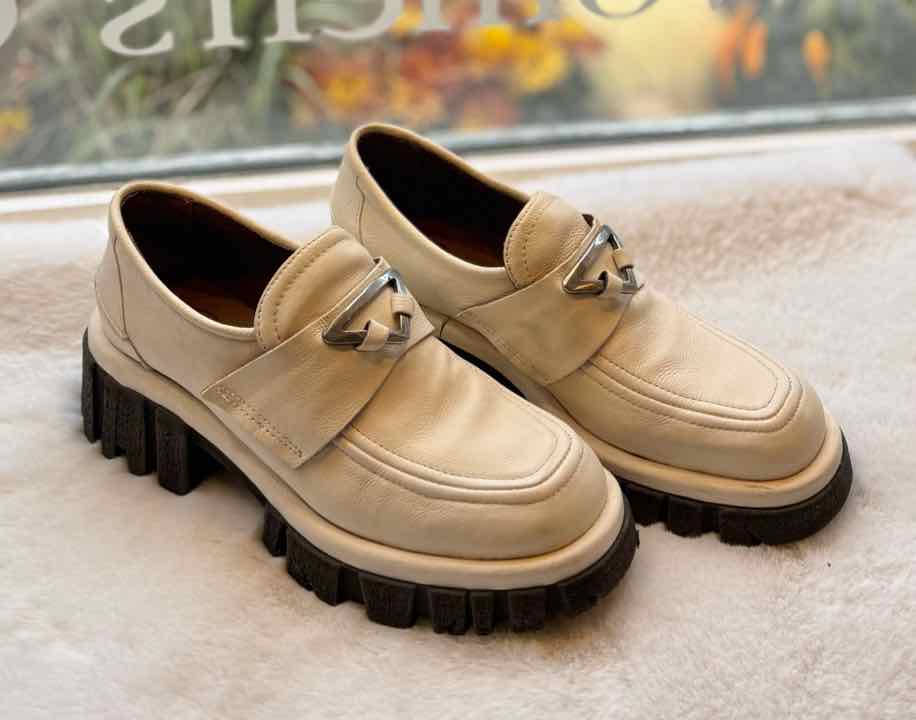 A.S. 98 Size 38 Ivory Loafer Pre-Owned Shoes- Ladies