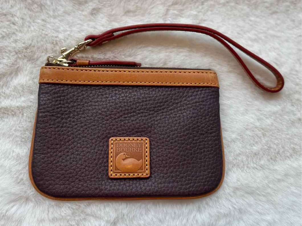 Dooney & Bourke Burgundy Pre-Owned Purse- Ladies