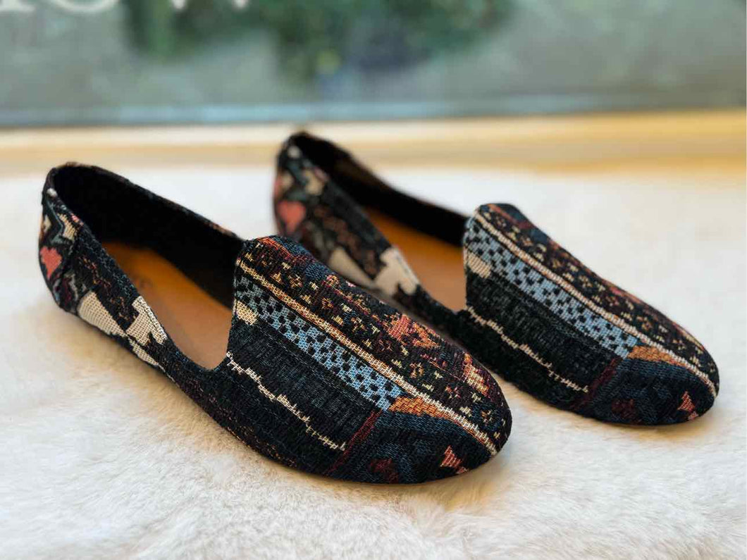 Toms Size 10 Black Print Flats Pre-Owned Shoes- Ladies