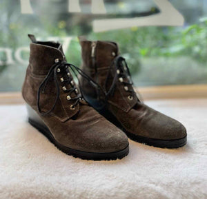 Aquatalia Size 10 Grey Pre-Owned Boots- Ladies