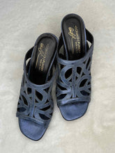 Load image into Gallery viewer, Donald Pliner Size 8 Blue Heels Pre-Owned Shoes- Ladies
