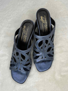 Donald Pliner Size 8 Blue Heels Pre-Owned Shoes- Ladies