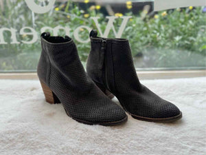 Dolce Vita Size 6 Green Pre-Owned Boots- Ladies