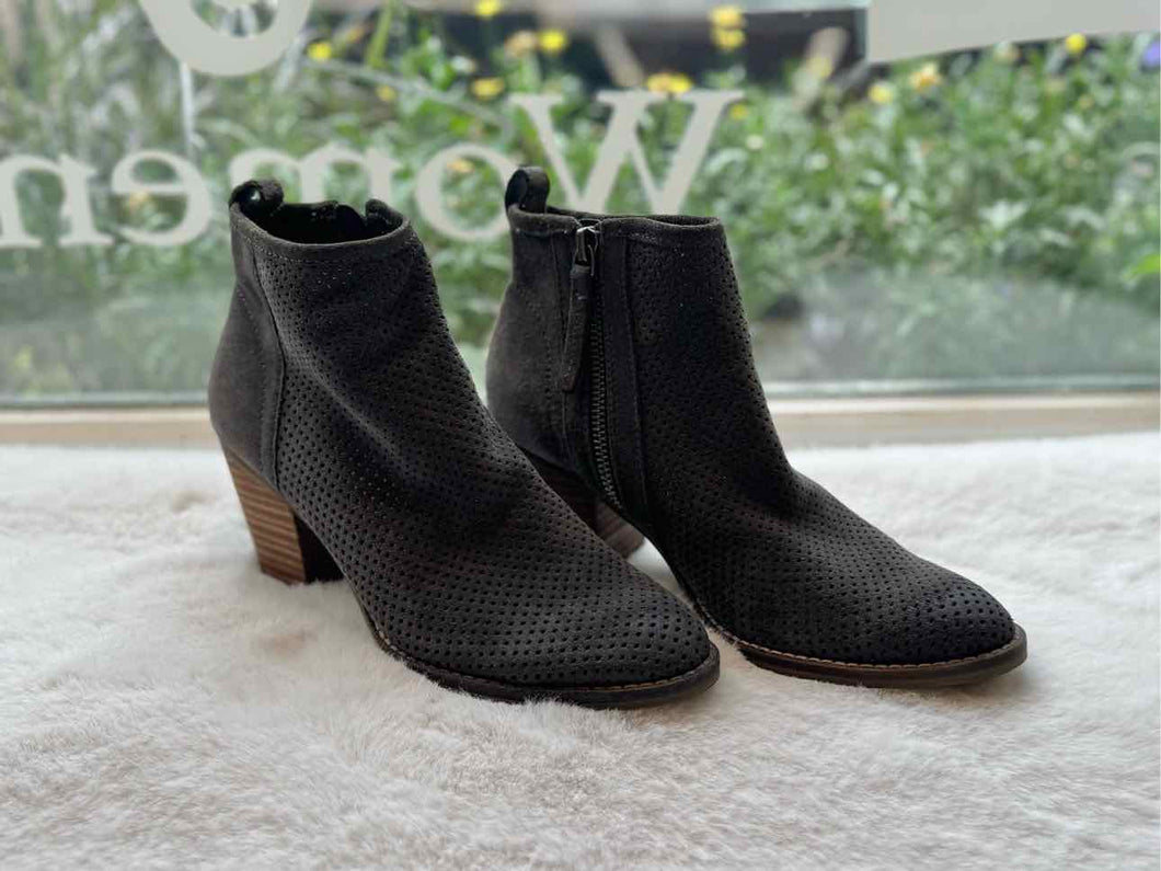 Dolce Vita Size 6 Green Pre-Owned Boots- Ladies