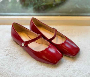 Size 8 Red Flats Pre-Owned Shoes- Ladies
