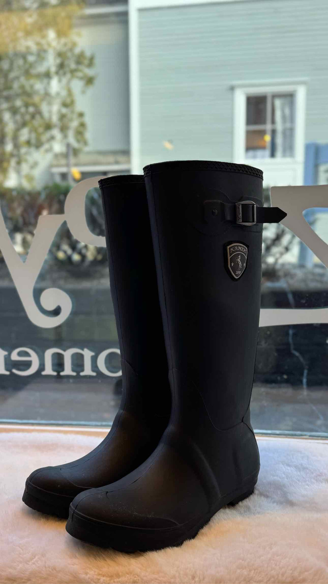 Kamik Size 9 Black Pre-Owned Boots- Ladies