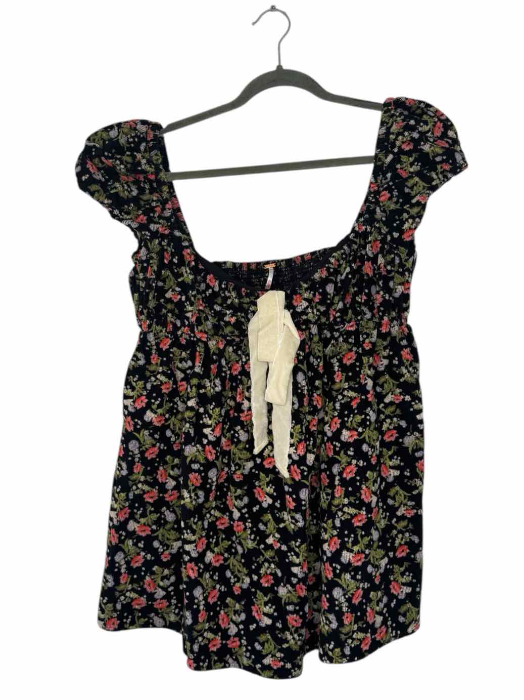 Free People Size Small Black Floral Pre-Owned Top- Ladies