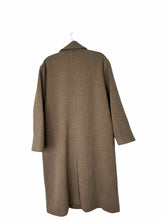 Load image into Gallery viewer, Everlane Size X-Large Tan Pre-Owned Coat- Ladies
