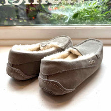 Load image into Gallery viewer, Project Cloud Size 8 Grey Slipper Pre-Owned Shoes- Ladies

