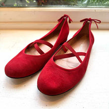 Load image into Gallery viewer, Stuart Weitzman Size 8 Red Flats Pre-Owned Shoes- Ladies
