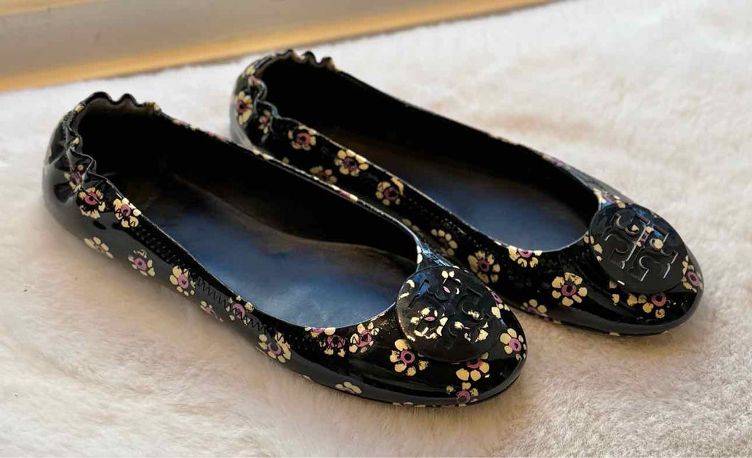 Tory Burch Size 7 Black Floral Flats Pre-Owned Shoes- Ladies