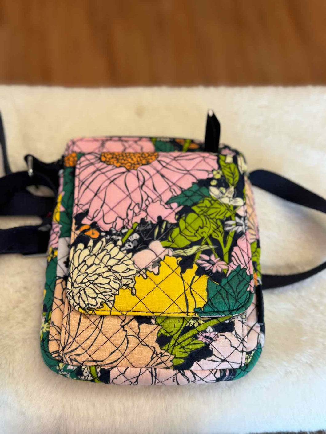 Vera Bradley Size Small Multi Pre-Owned Purse- Ladies