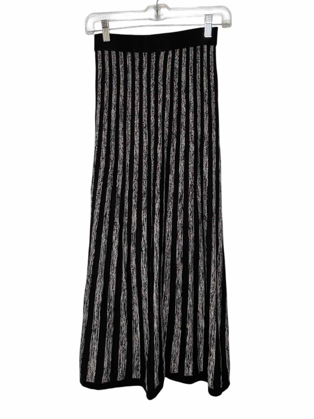 No Brand Label Size XS/S Black Stripe Pre-Owned Skirt- Ladies