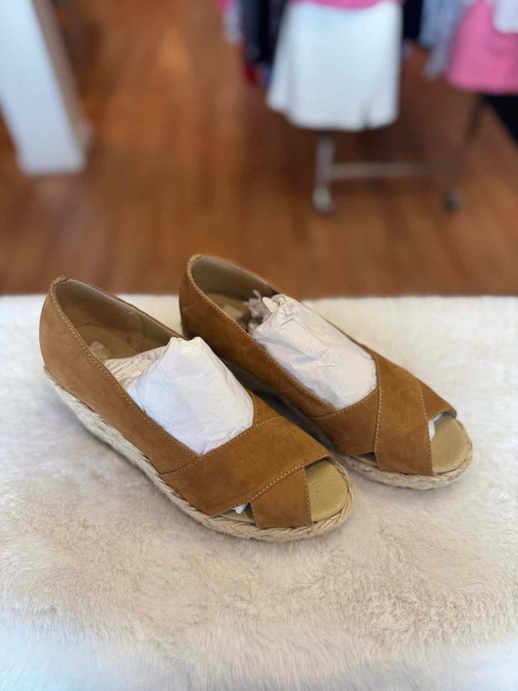 Matisse Size 6.5 Tan Wedge Pre-Owned Shoes- Ladies