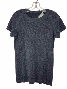 Lululemon Size Large Grey Pre-Owned T-Shirt- Ladies
