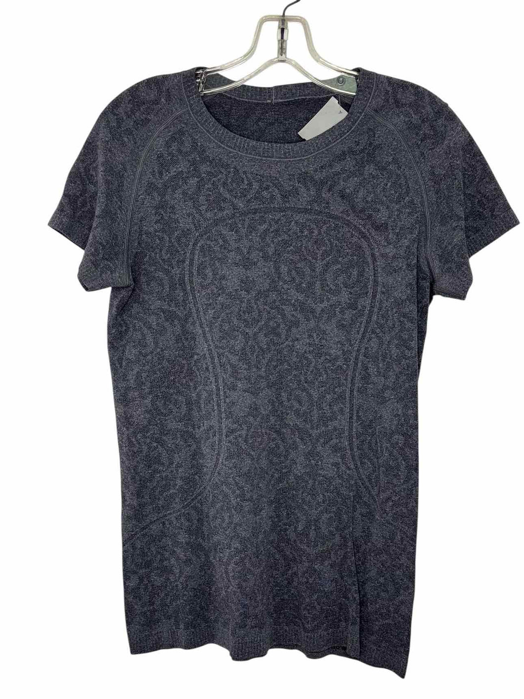 Lululemon Size Large Grey Pre-Owned T-Shirt- Ladies