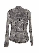 Load image into Gallery viewer, Lululemon Size 6 Grey Print Pre-Owned Jacket- Ladies
