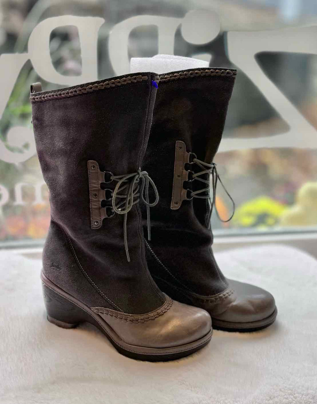 Jambu Size 9.5 Grey Pre-Owned Boots- Ladies