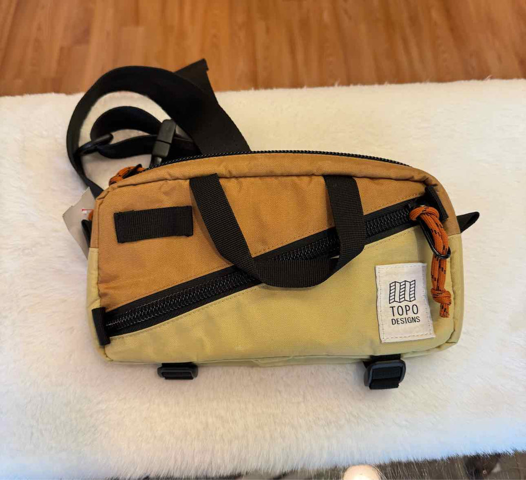 Topo Designs Tan Print Pre-Owned Purse- Ladies