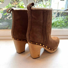 Load image into Gallery viewer, Veronica Beard Size 6.5 Brown Pre-Owned Boots- Ladies
