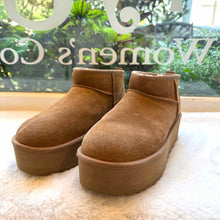 Load image into Gallery viewer, Ugg Size 9 Tan Pre-Owned Boots- Ladies
