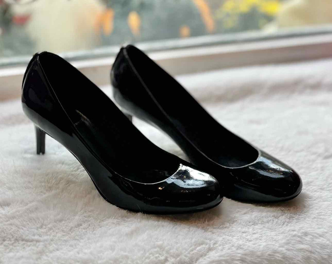 Tory Burch Size 7 Black Heels Pre-Owned Shoes- Ladies