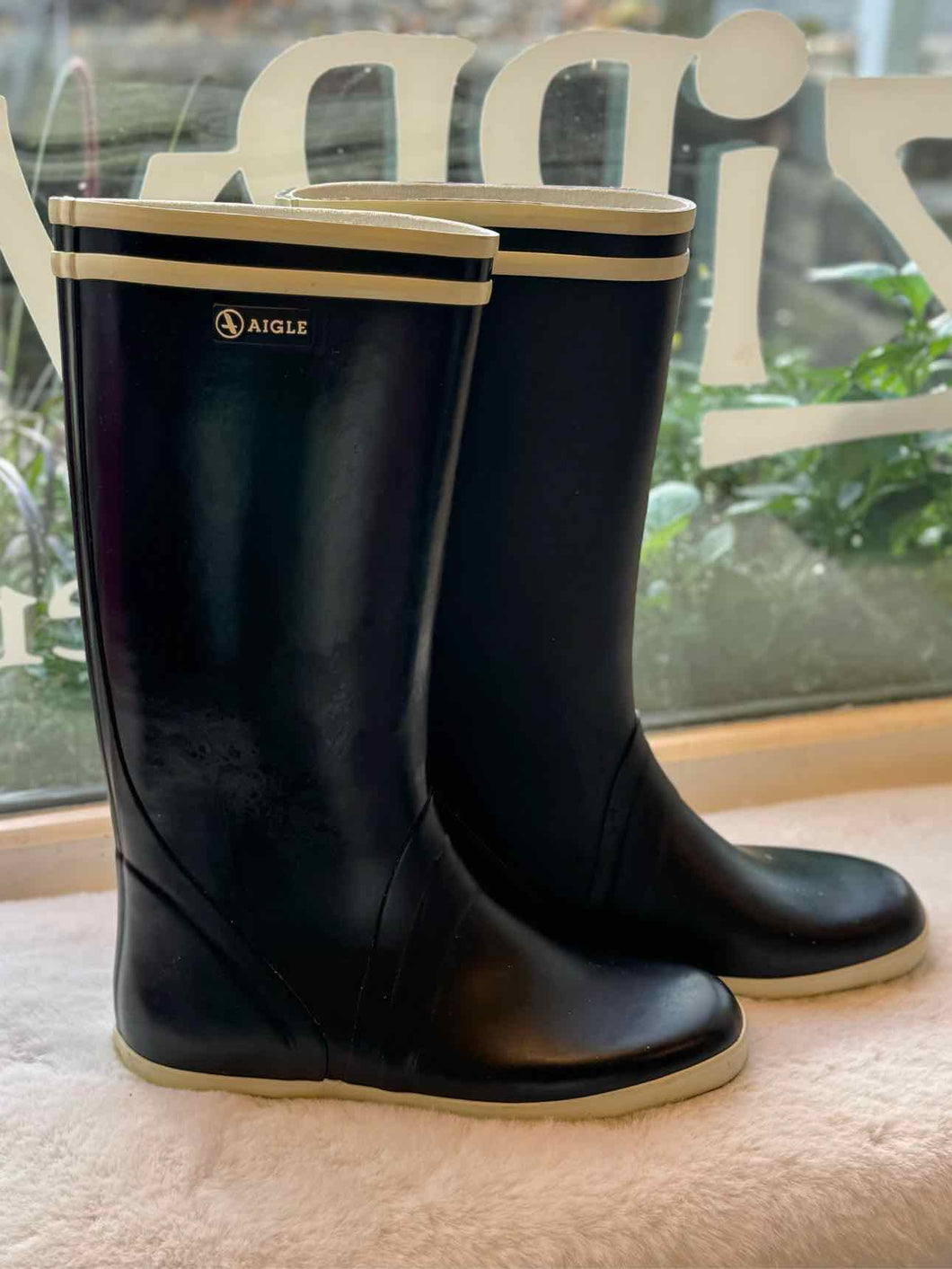 Aigle Size 42 Black Pre-Owned Boots- Ladies