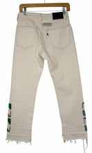 Load image into Gallery viewer, Levis Size 26 Cream Pre-Owned Jeans- Ladies
