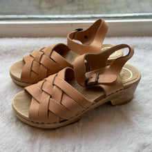 Load image into Gallery viewer, No. 6 Size 37 Beige Sandal Pre-Owned Shoes- Ladies

