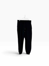 Load image into Gallery viewer, Lululemon Size 6 Black Pre-Owned Sweatpants
