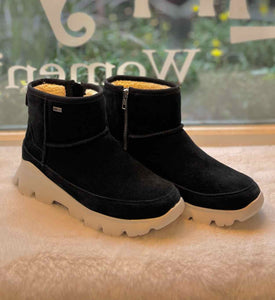 Ugg Size 8 Black Pre-Owned Boots- Ladies