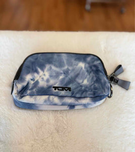 Tumi Blue Print Pre-Owned Purse- Ladies