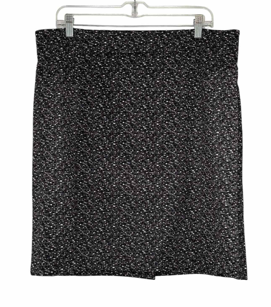 Michael Kors Size X-Large Black Print Pre-Owned Skirt- Ladies