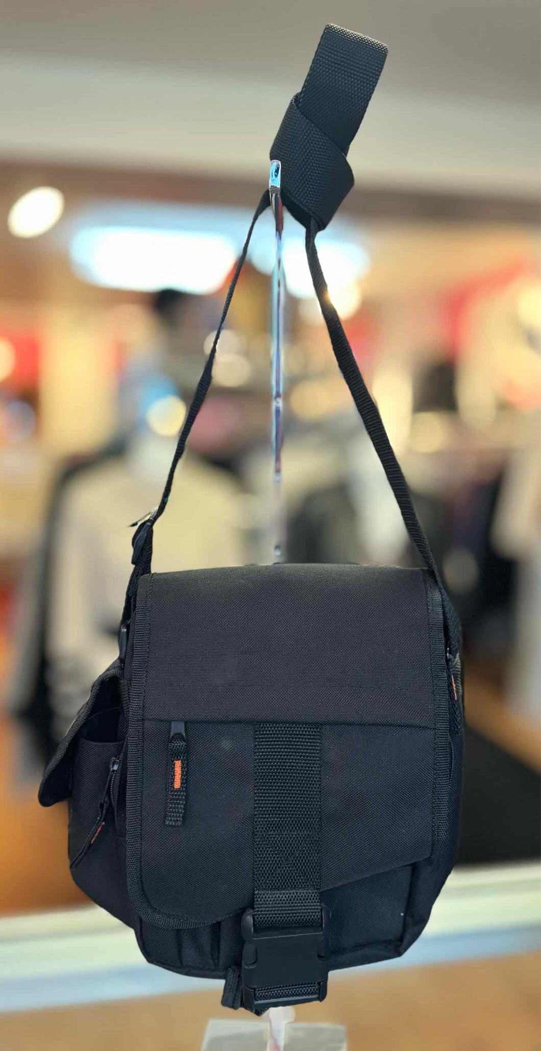 Bass Black Pre-Owned Purse- Ladies