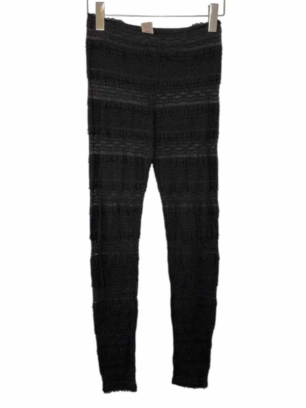 Free People Size X- Small Black Pre-Owned Leggings- Ladies