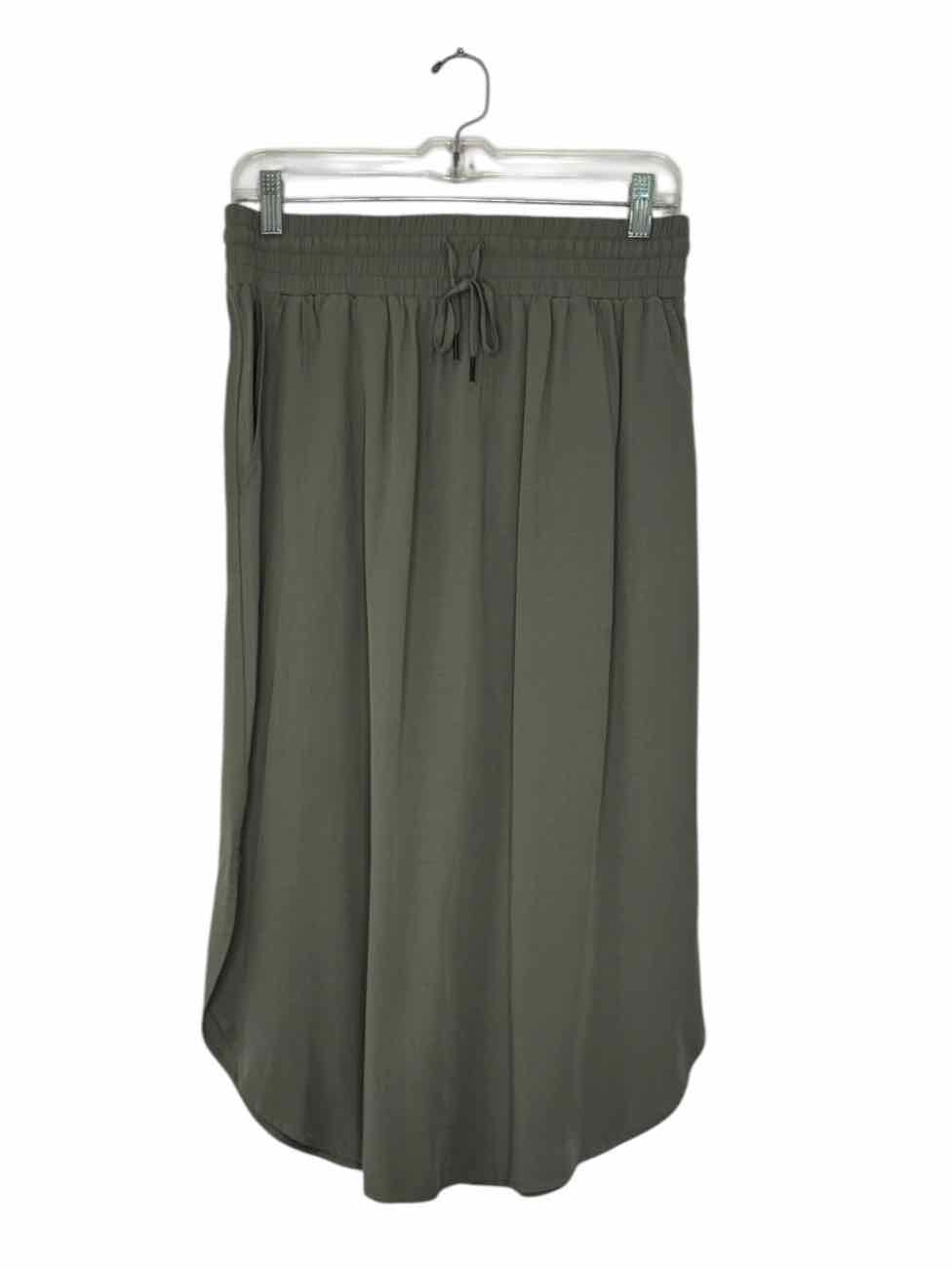 Carve Designs Size Small Olive Pre-Owned Skirt- Ladies