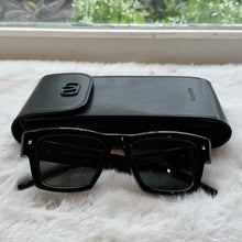 Load image into Gallery viewer, Valentino Black Pre-Owned Sunglasses
