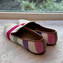Load image into Gallery viewer, Size 8 Stripe Flats Pre-Owned Shoes- Ladies
