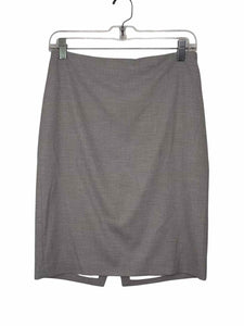 WH/BM Size 2 Grey Pre-Owned Skirt- Ladies