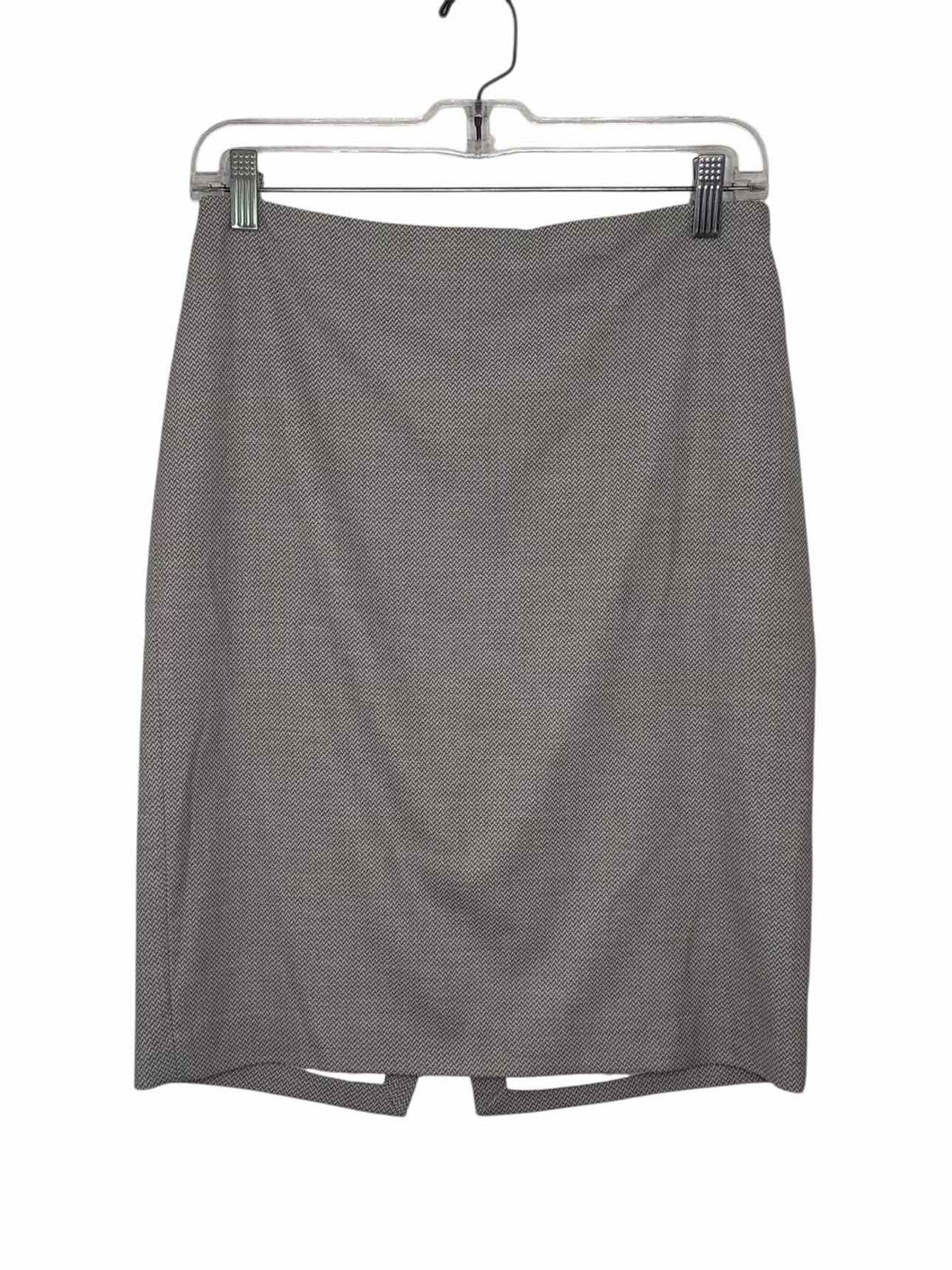WH/BM Size 2 Grey Pre-Owned Skirt- Ladies