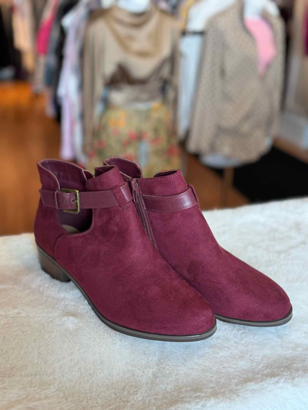 Market Spruce Size 9 Burgundy Pre-Owned Boots- Ladies