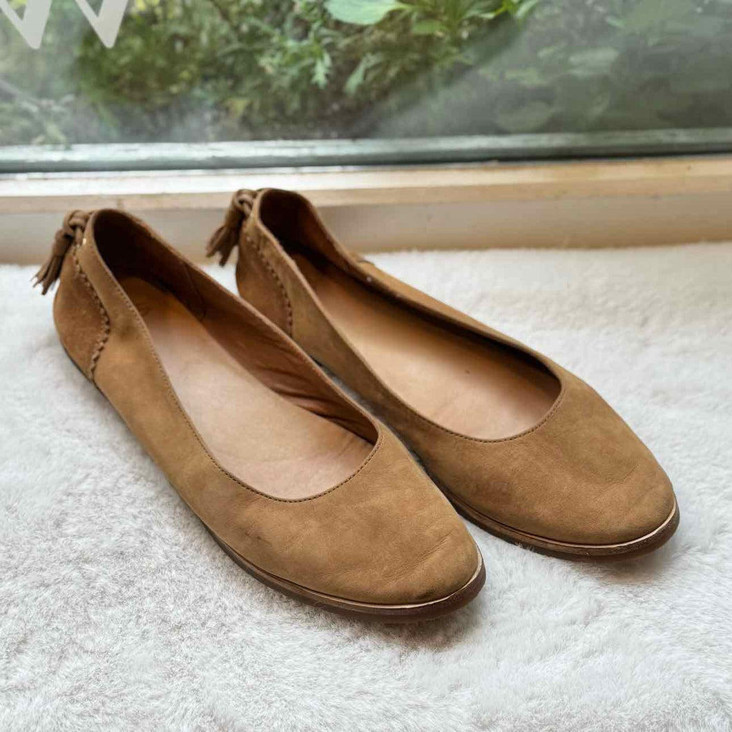 Ugg Size 10 Tan Flats Pre-Owned Shoes- Ladies