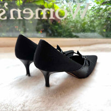 Load image into Gallery viewer, Manolo Blahnik Size 36 Black Pre-Owned Heels Shoes- Ladies
