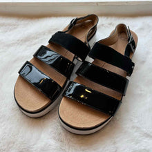 Load image into Gallery viewer, Ugg Size 7.5 Black Sandal Pre-Owned Shoes- Ladies
